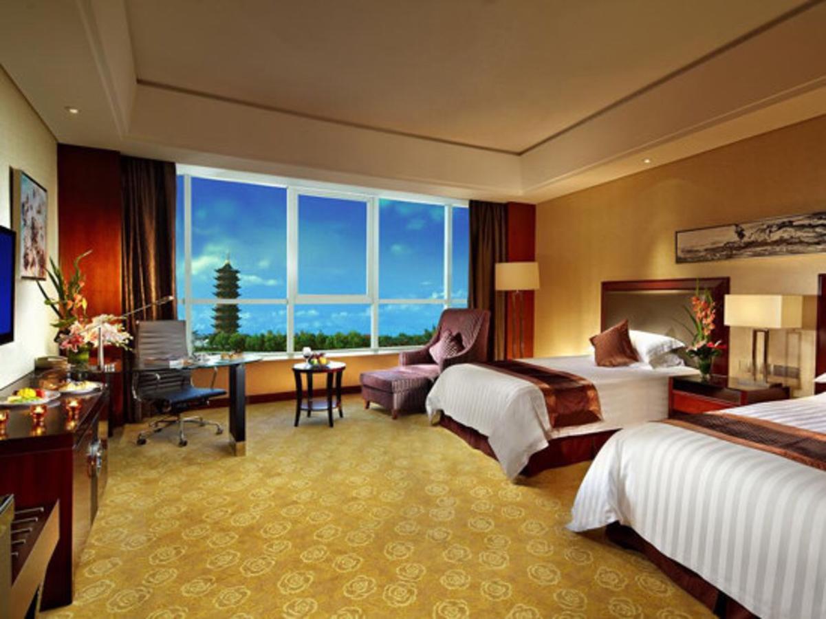 Jurong Yukun New Century Hotel Jiangsu Номер фото
