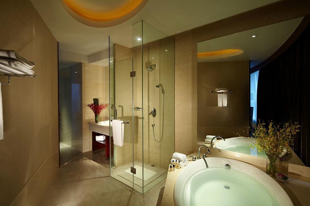 Jurong Yukun New Century Hotel Jiangsu Экстерьер фото