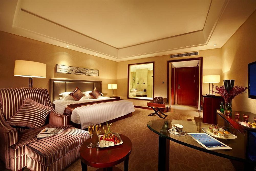 Jurong Yukun New Century Hotel Jiangsu Экстерьер фото